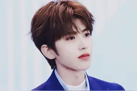 蔡徐坤当PD有多用心？用拼音标注选手名字，初评级录制前做足功课图片