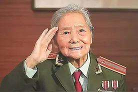 1979年，抗美援朝女兵赴美旅游，餐厅老板：我曾经是你的俘虏图片