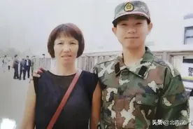 护母儿子被羁押753天后重审，当庭发问“看着母亲被打，到底怎么做才是对的？”图片