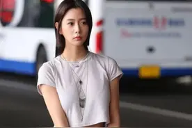 翻拍周星驰《美人鱼》翻车，除了克拉拉的身材这部电影啥也不是图片