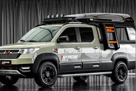 五菱的改装皮卡，自带帐篷能野营，晚上能躺车顶看星星图片