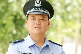 【我身边的英模】扎根一线的“警营儒将”图片