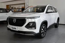 低价格有6座SUV，1.5T增压油耗6.7L还能加92号油，带你看宝骏530图片