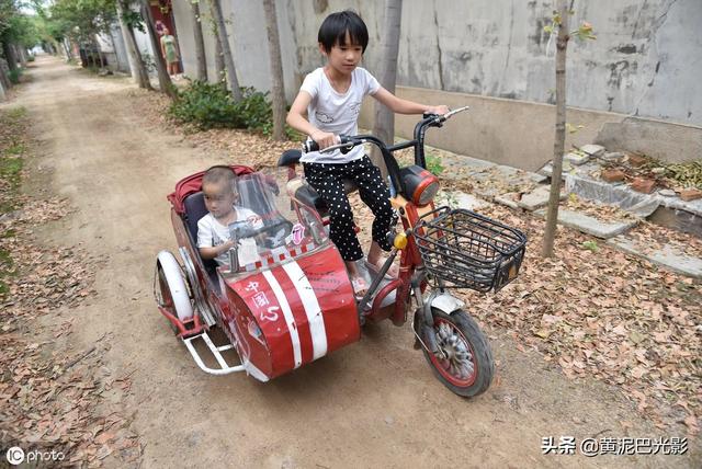 山东农村卡车司机酷爱玩车，自造1辆二战时美军吉普车，看是啥样