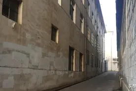 云南一个小县城有位悬壶济世的老中医，医术高明，看病却分文不取图片