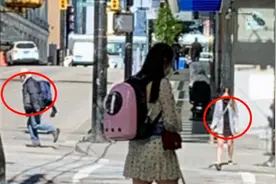 街头偶遇女神王祖贤，碎花短裙凸显热辣身材，被盛赞岁月不败美人图片