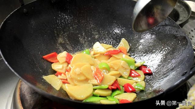 土豆片在家这样炒，只需简单几步，不放肉也能待客，清淡又美味