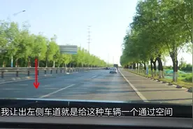 省道路口右转弯防御技巧，向右转为什么要向左看图片