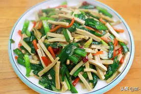 减肥，别再吃水煮青菜了，这道韭菜炒豆干，热量低吃着香做法简单图片
