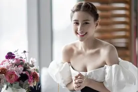 赌王“最美千金”和男友做体操，画面太美：爱情其实很简单图片