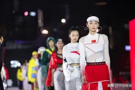 发布限量高价“国旗款”服饰 安踏正在向耐克看齐？图片