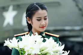 美女 越军高圆圆——清纯越南陆军女中尉图片