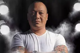 “大佬B”吴志雄当老板，深圳开饭店招工月薪4000，被吐槽工资低图片