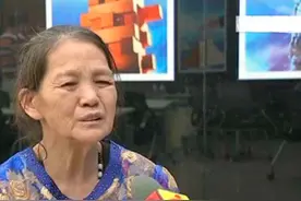 拾荒妈妈终身未嫁，收养30多名弃婴，孩子长大却成“白眼狼”图片