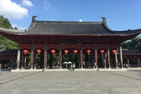 山顶上一览无余图片