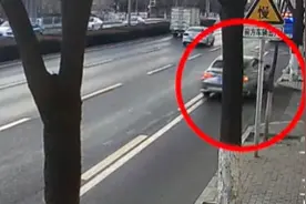 开车打盹精力不集中 分心驾驶致翻车图片