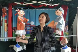 济南“木偶姐姐”李秀平 是怎么把剧场装进后备箱的图片