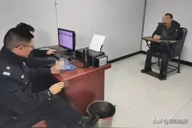 歹徒深夜持刃入室，岳阳一妈妈徒手挡刀护子，对方落荒而逃视频封面