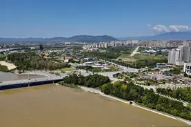 来汉中探访魏延墓，墓前的诸葛跪拜石像，是传言还是真实存在的？图片