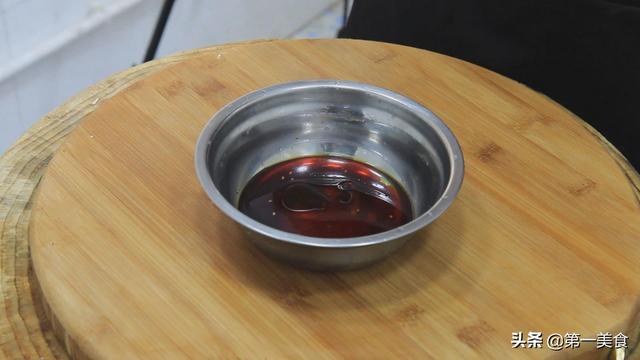 厨师长教你做“麻辣油皮”，好吃开胃下酒小菜，豆皮劲道不易碎