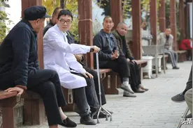 人到晚年，到底是儿女亲，还是老伴亲？70岁老人给出绝对的答案图片