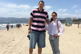 中国篮坛第一高人！身高2米36拿过CBA总冠军，迎娶娇妻成人生赢家图片
