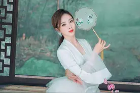 央视美女主持人李思思，一身改良汉服造型太惊艳，气质就是不一样图片