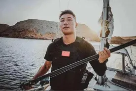 36岁四川男人，高中学历，赚钱后却花300万元，开帆船环游世界图片