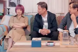 马伊琍挑战粉发，穿36元平价鞋接地气，谈上戏毕业惹倪虹洁略尴尬图片