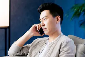 两次爱上离婚妇女，不顾家人反对娶了二婚女，靳东如今很幸福图片