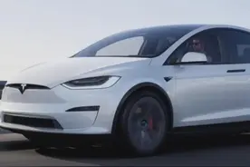 采用F1式赛车方向盘？全新Model X曝光，顶配车型破百仅需2.6秒图片