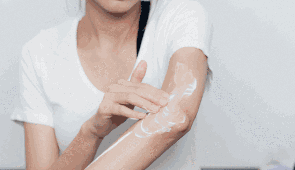 小黑裙身体乳长期涂抹能美白吗