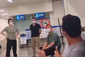 江苏一网友拍到一只蝴蝶在医院飞舞，迟迟未离去，听闻有丧车来过图片