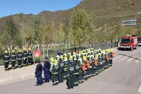 昌都市消防救援支队组织开展隧道交通事故救援实战演练图片