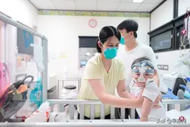 相信是全球出生最轻存活者 住院13个月早产儿回家了图片