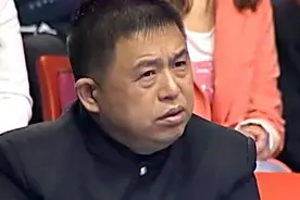 无腿单亲妈妈独自照顾女儿，看到她的生活还会觉得自己累吗？揪心图片