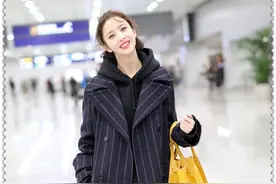 30岁女人，少穿丝袜配长靴！不妨学学佟丽娅，精致优雅极了图片