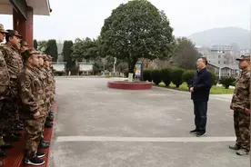 赫章县委书记刘建平走访慰问驻军官兵图片