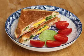 别再为孩子早餐发愁了，学会懒人三明治做法，孩子每天点名要吃图片