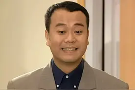 欧阳震华为爱妻庆生，妻子出身显赫家族资产80亿，戴钻戒显贵气图片