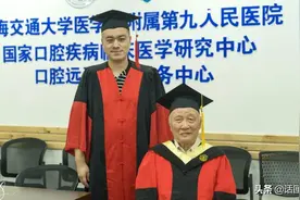 耄耋之年不停歇，这位曾“以身试刀”的院士每天都在“刷新”着自己图片