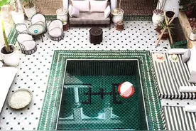 花园里铺地砖，竟然可以这么美图片