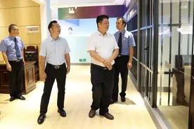 玉林市检察院党组书记、检察长黄昱到陆川县检察院调研指导工作图片