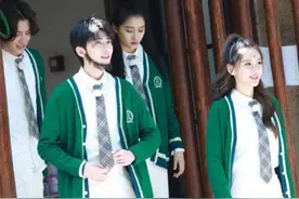 《奔跑吧》关晓彤被排挤？与baby全程无互动，婚纱装扮也比baby丑图片