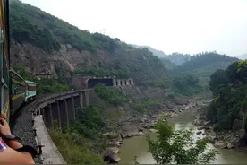 我坐“绿皮”到赶水图片