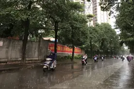 哇，彩虹！南宁天空玩“变脸”，烈日雷雨彩虹组团出现图片