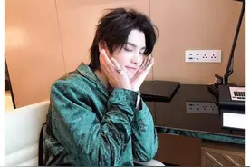 “呼王”黄明昊：一个长在王一博笑点上，被何炅说其疯狂的少年图片