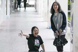 六岁时车祸失去双腿，追梦学习舞蹈，滑板女孩蒋张子怡的逆行之路图片