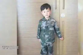 王宝强10岁儿子变化大，曝近照身高瞩目，白到晃眼肉嘟嘟不像爸图片