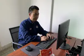 有一种年味叫坚守 | 消防员丈夫与列车长妻子的“五分钟团聚”图片